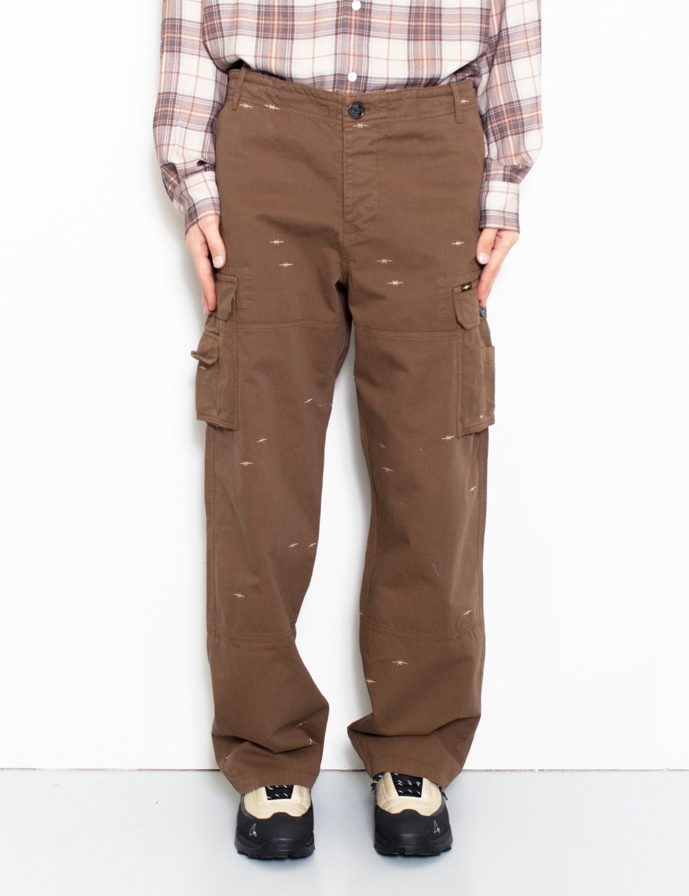 STAR EMBROIDERED CHINO_BROWN