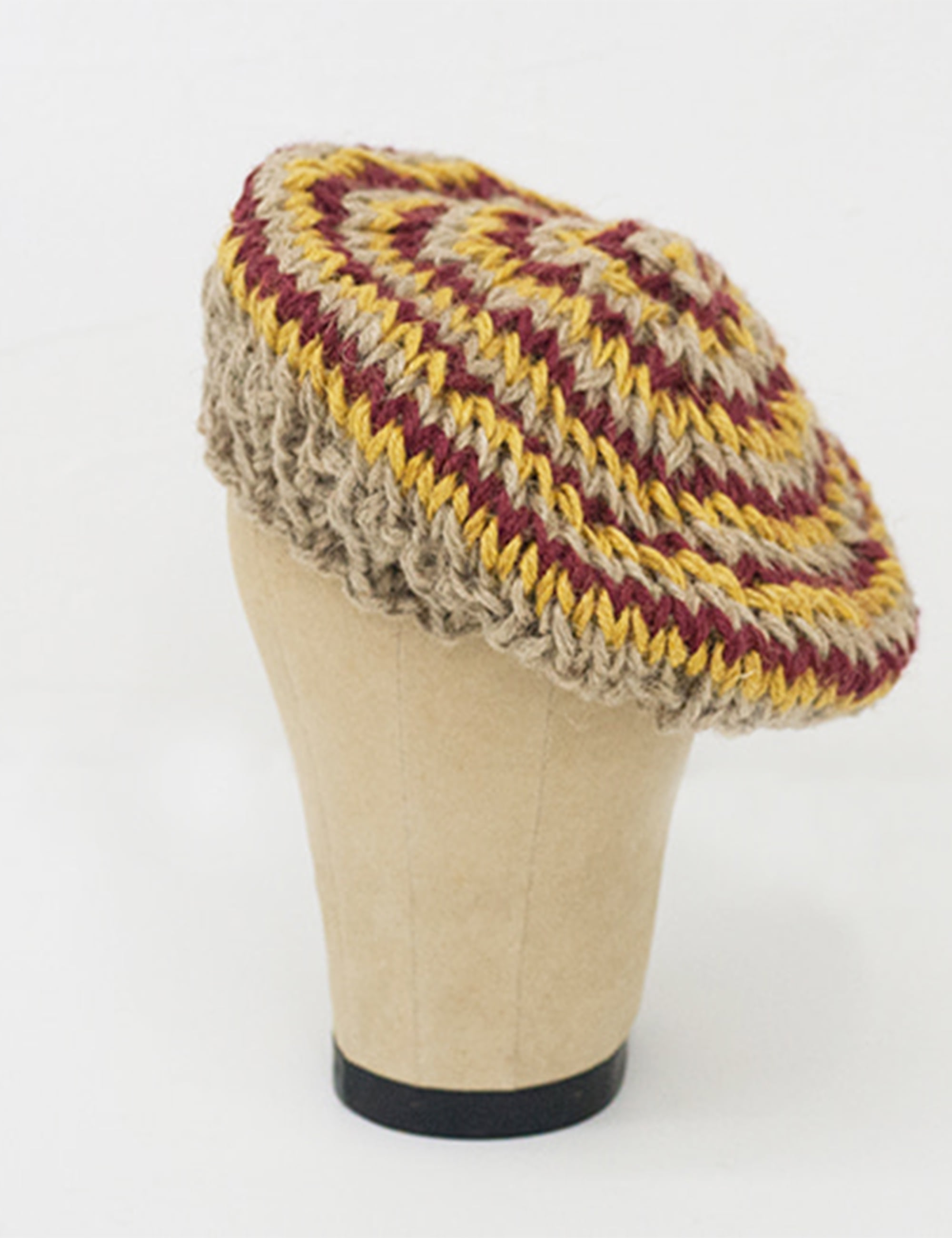 HAND KNITTED JUTE BERET_NATURAL/YELLOW/RED