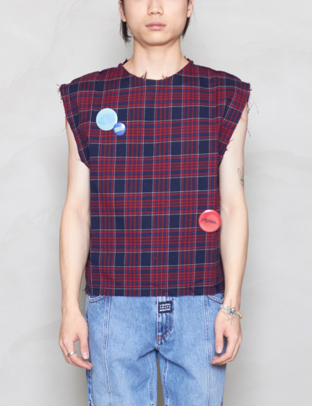 MENS SLEEVELESS PLAID CROPPED TEE WOVEN_RED