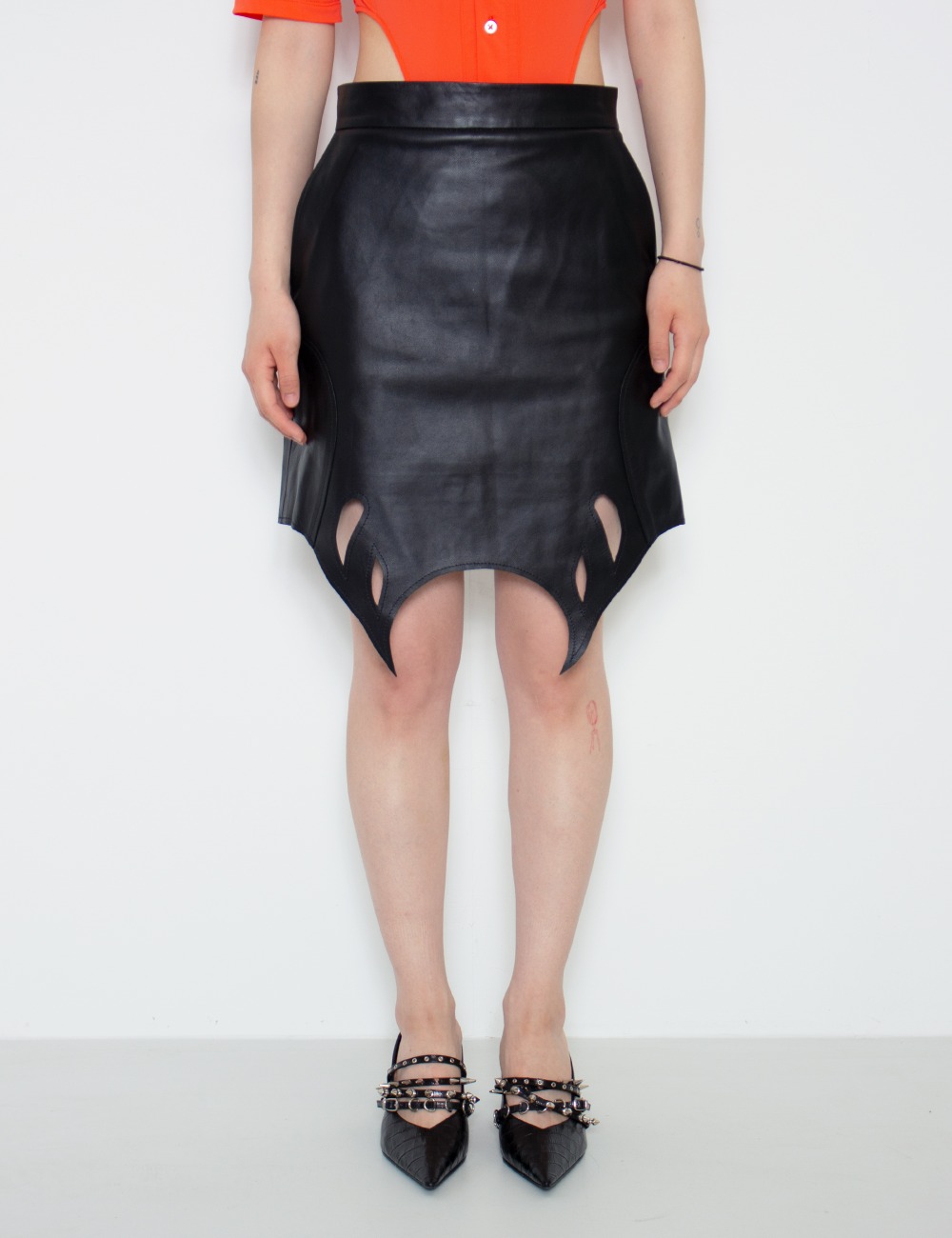 LEATHER SKIRT WITH POISON CUT OUTS AND TOPSTITCH_BLACK