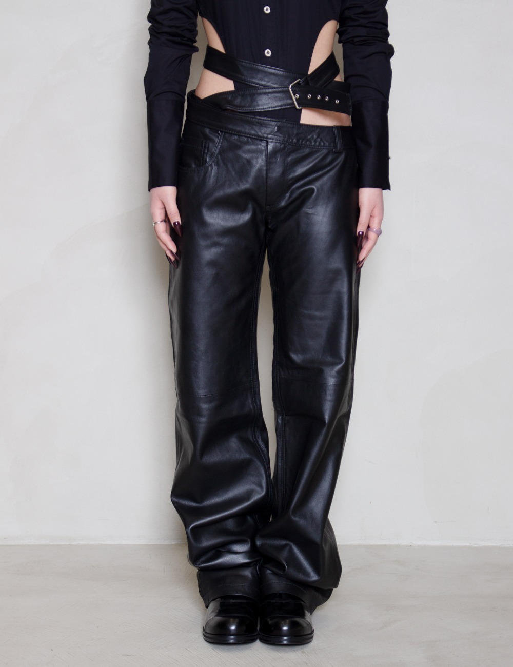 BUCKLED WAISTBAND TROUSERS_BLACK