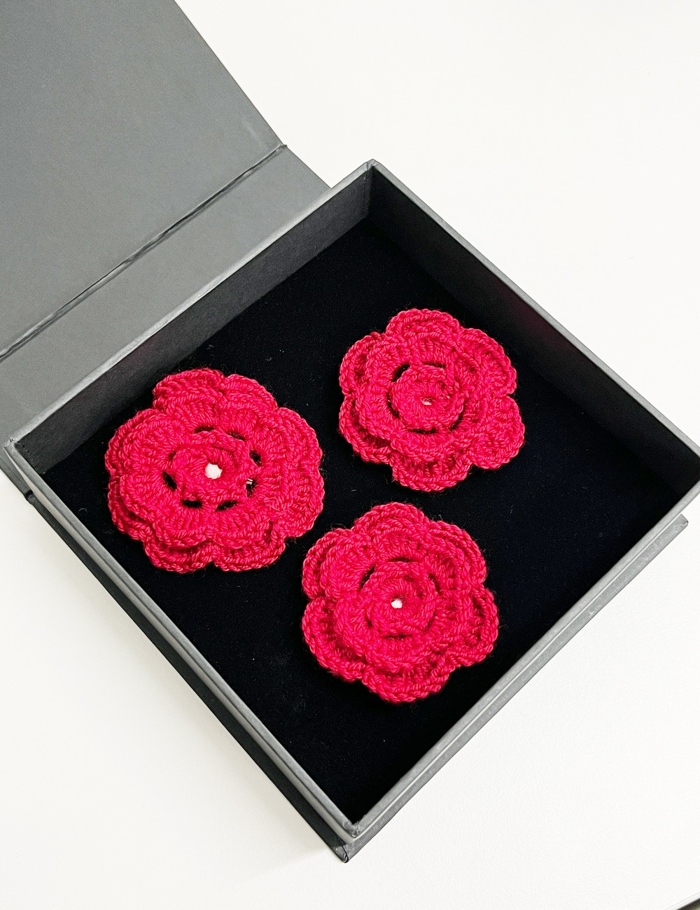 CROCHET PINS (PACK OF 3) _RED