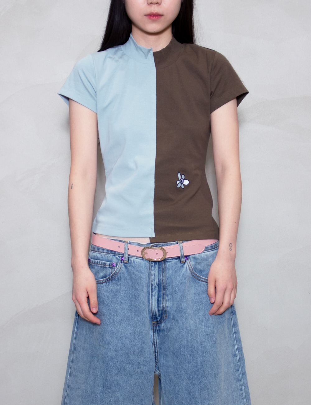 OIL AND WATER SPLIT NECK TOP_BLUE/GREEN